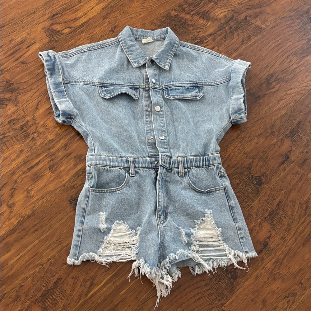 AMAZING BLUE BUTTERCUP denim shorts ROMPER light WASH DENIM size S 100% cotton